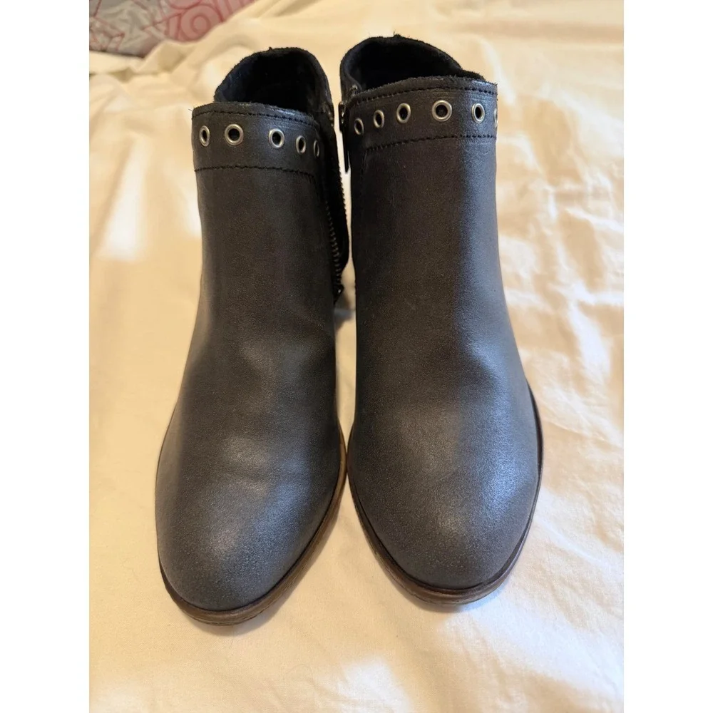 Minnetonka Womens Grey Leather Lace Up Grommet Ankle Boots Side Zip 1531T Size 6